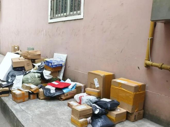 破解小市政道路快递占道难题曹家渡街道打出“治理+服务”组合拳(图1)